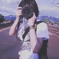 女生小清新头像拿相机精选好看的女生相机清新头像图片