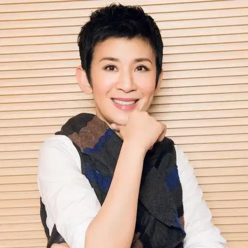 吴君如:和陈可辛同屋18年不领证,女儿已经16岁,她到底图啥呀