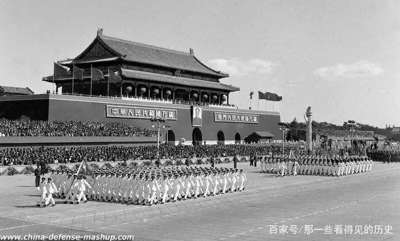 老照片 1958年国庆大阅兵 六十万人参加的大游行