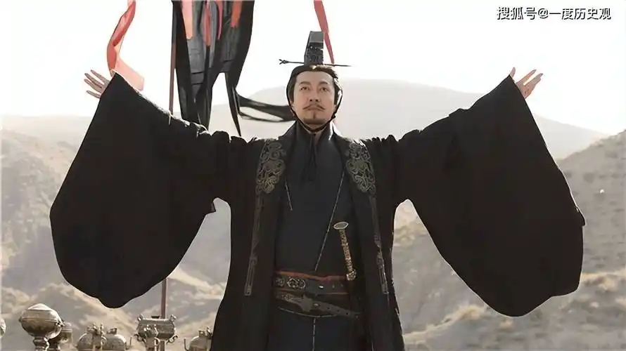 秦王嬴政的爹不过是一个秦人的质子,所以秦始皇并不是生来就手握权势