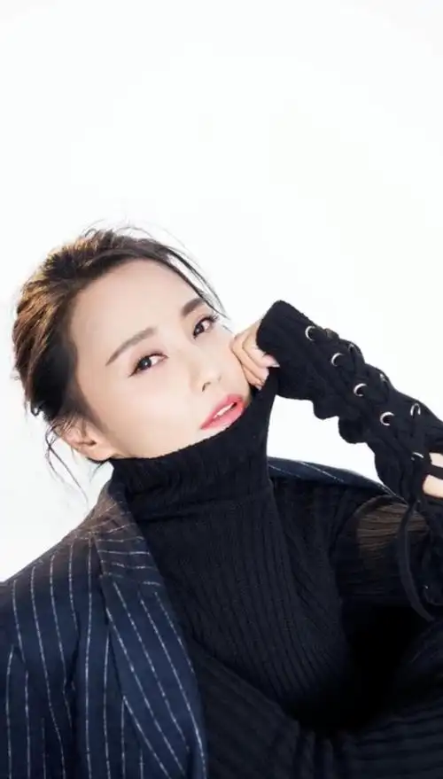 马雅舒近照真是嫩不少穿衣风格很御姐就是长得有点像秦岚