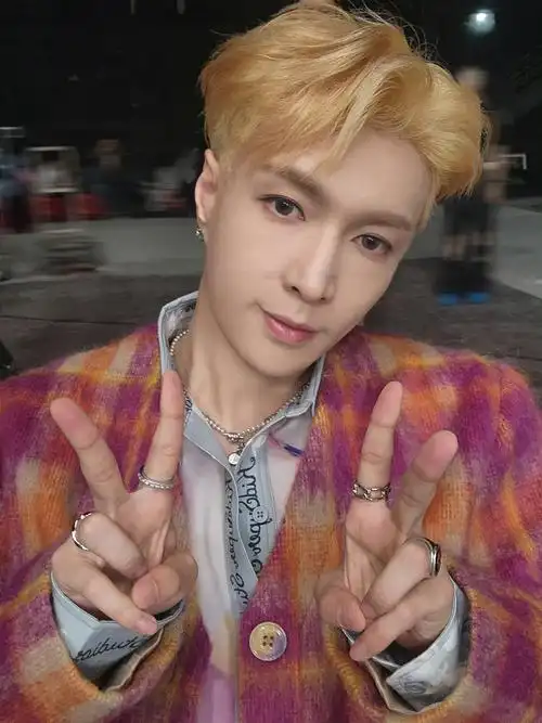 据猫眼专业版数据,张艺兴主要作品成就: