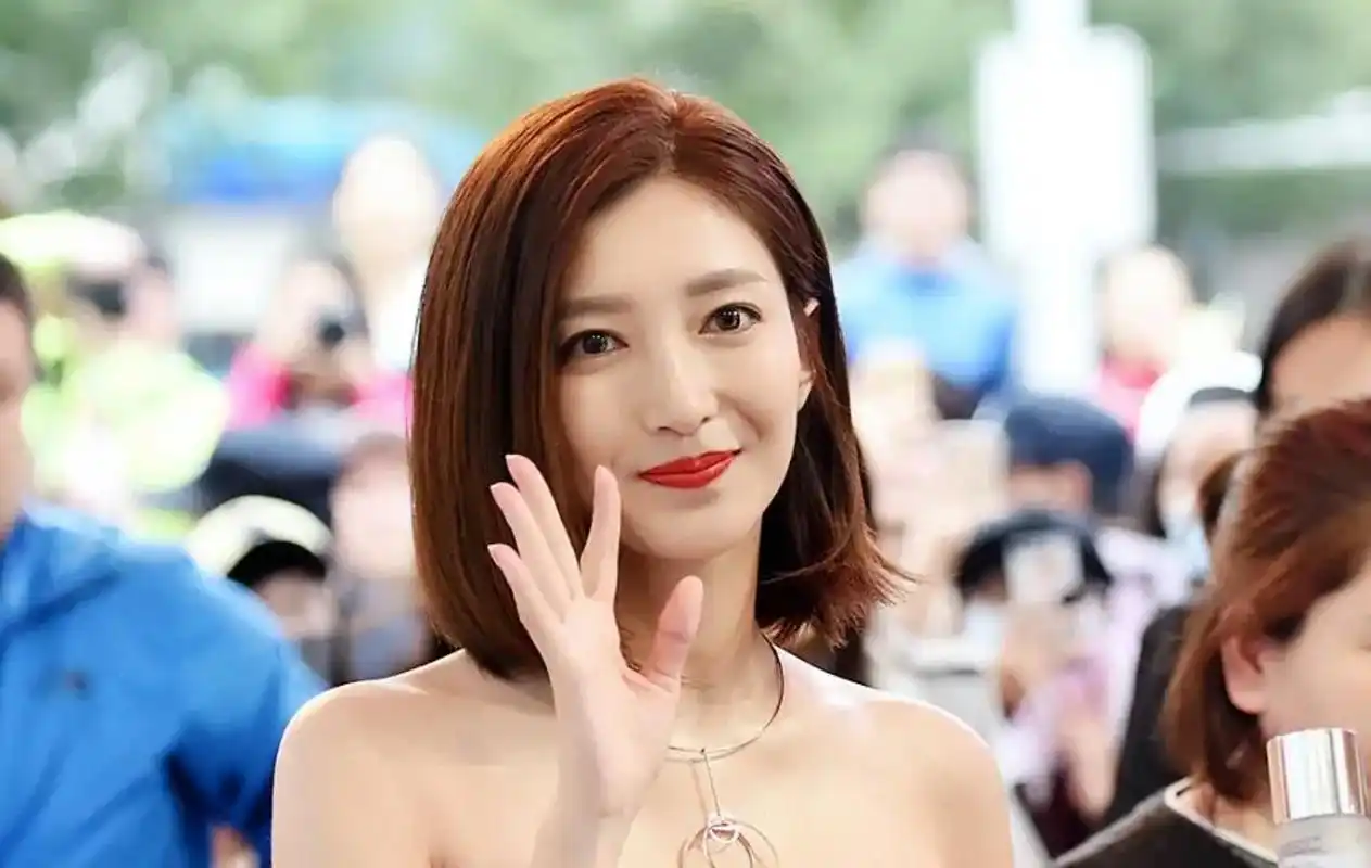 江疏影的素颜照引发热议