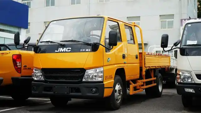 即能拉人又能载货 配新内饰的国六江铃顺达双排座轻卡