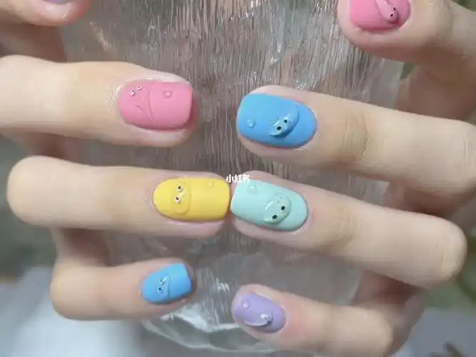糖果色美甲
