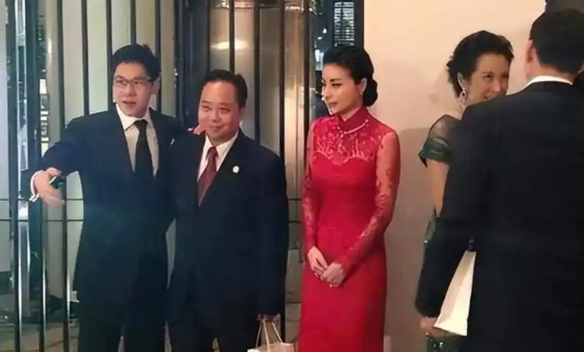 回顾郭晶晶婚礼当天父母却没有坐主桌吃饭这背后有怎样的隐情