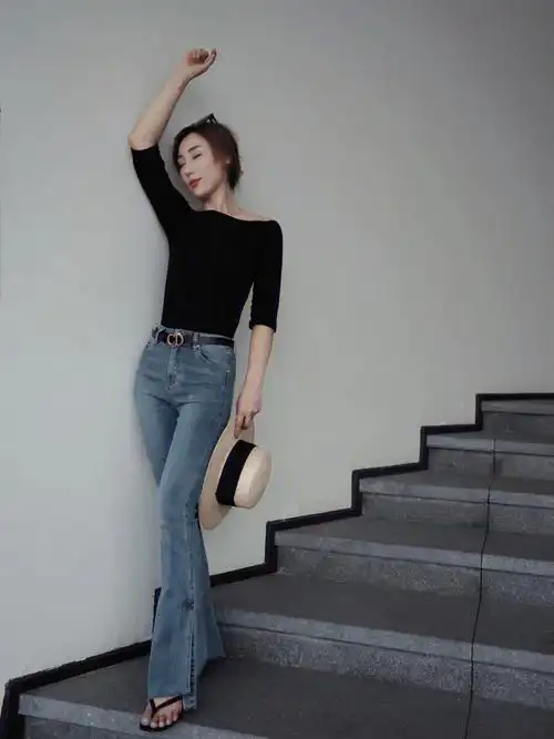 最近两年喇叭裤的复古风又吹回来了不管是美式,法式还是港风,没有一个