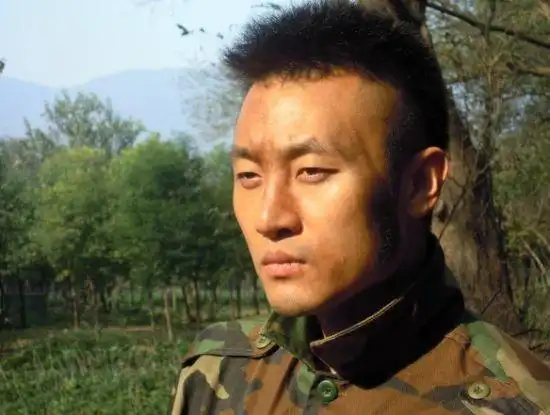 王天野演绎血性男人真性情感动观众