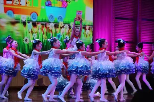 童心向党 圆梦启航——实验小学"迎六一 乐童年"首届校园文化艺术节