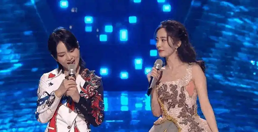 原创杨幂杨紫饭拍曝光私下关系一目了然