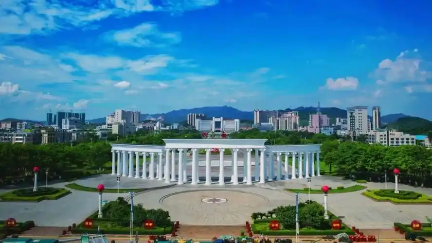 今年1月份,四会市委十三届七次全会上,再次强调"硬联通,软联通"的重要