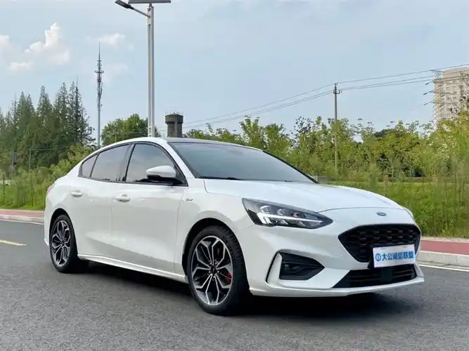 南京2021年08月福特福克斯2021款三厢ecoboost180自动stline白色自动