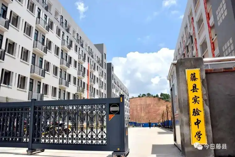 【全城关注】藤县实验中学,五小等两所新学校启用!带你去校园看看!