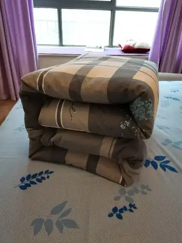 折的被子已经有模有样啦