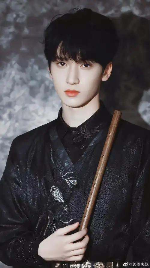 严浩翔古风长发造型小合集,侠气满满的国风美少年,小严好帅啊!
