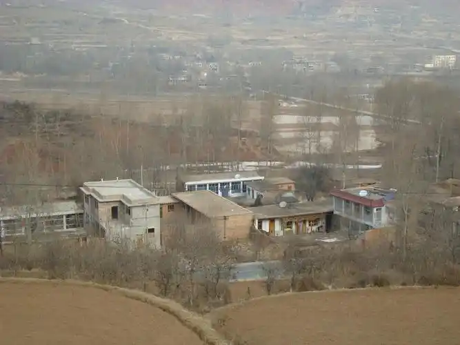 民和麻地沟村里的新房子