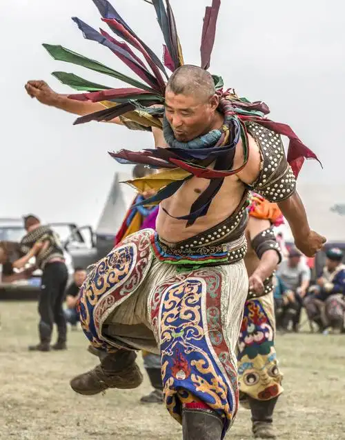 草原雄风(蒙古族传统式摔跤博克纪实摄影)