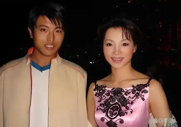 49岁董卿断崖式衰老,头发稀少穿着似大妈,老公欠债783万成老赖