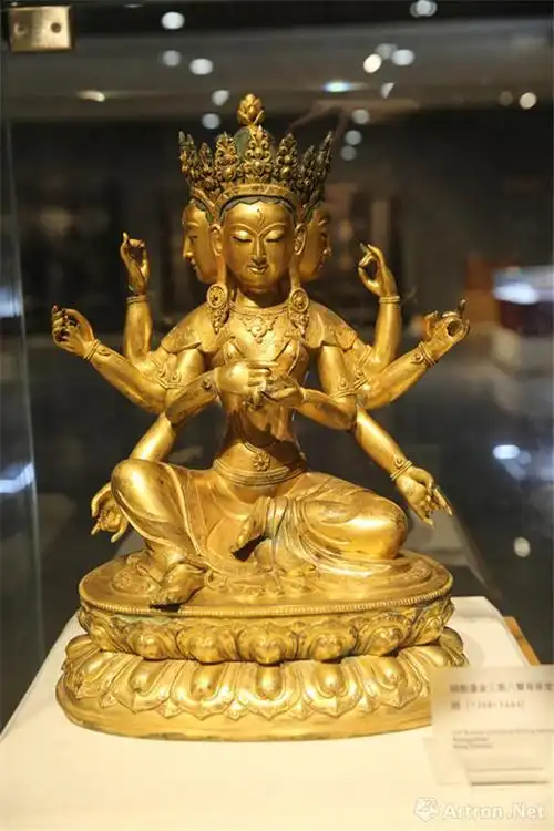 展出藏品:铜胎鎏金八臂观音造像