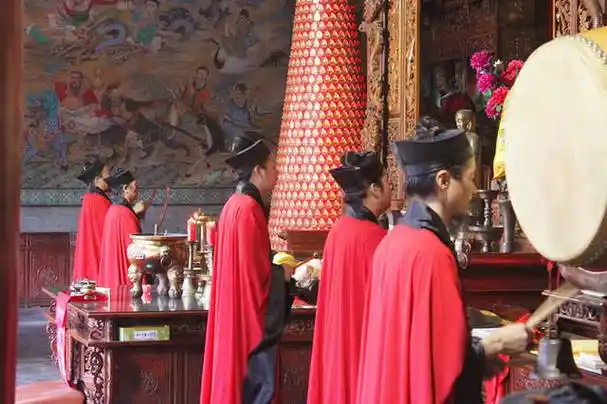 赞,开经偈,净心咒,净口咒,净身咒以及《清静经》,《玉皇心印妙经》等