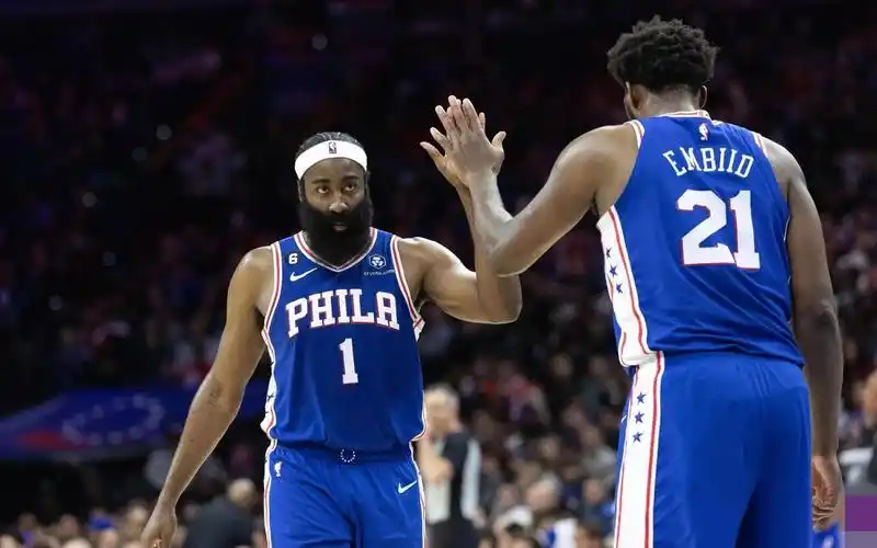 20分 23分 27分!费城76人有三巨头,但是也只有三巨头