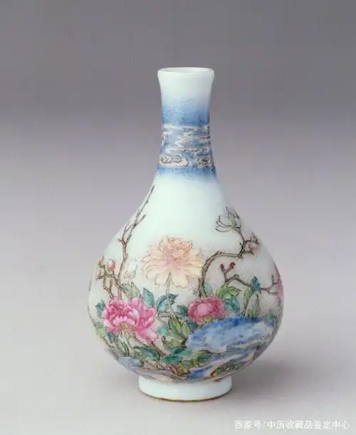乾隆款珐琅彩花卉纹瓶