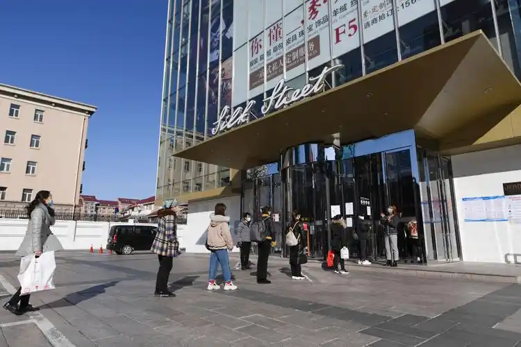 实拍北京秀水街开市第一天