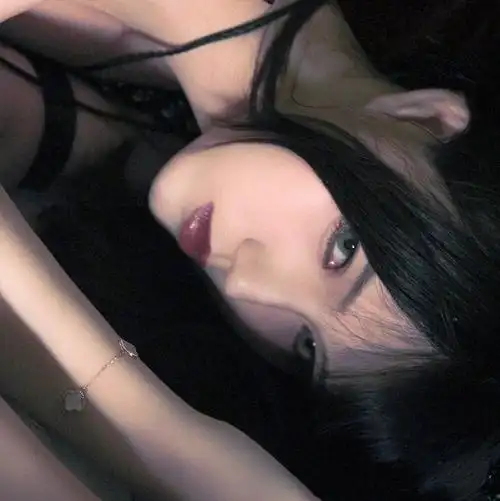 世中仙儿の女生头像〔气质〕〔高冷〕〔原宿风