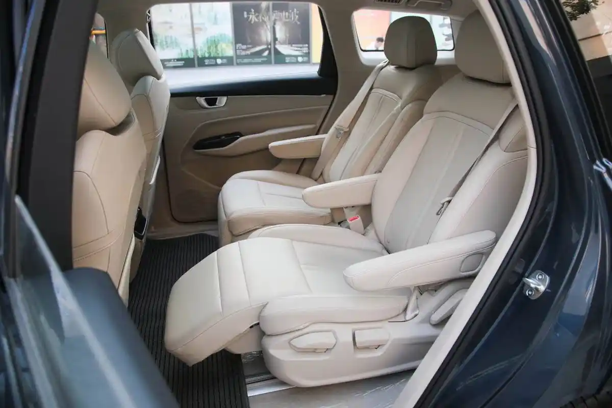 五菱凯捷正式启动预售 品质出众大四座家用车/8.98万起