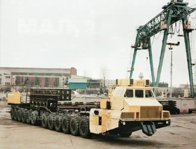 但在这个怪物面前,其他一切军车——不管是卡车还是吉普——都相形见