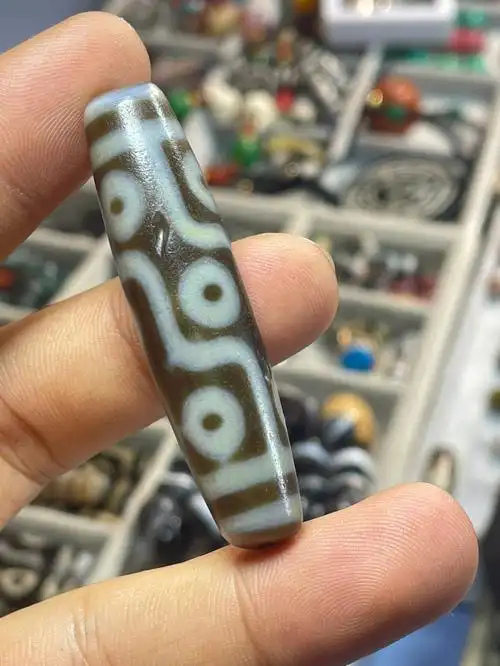 87极品黑白嫩色大尺寸九眼天珠87