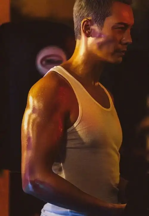 陈伟霆手臂线条##陈伟霆 网文描述的腰窝