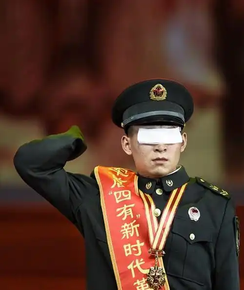 排雷英雄杜富国为队友挡雷失去双眼双臂被子仍叠成豆腐块