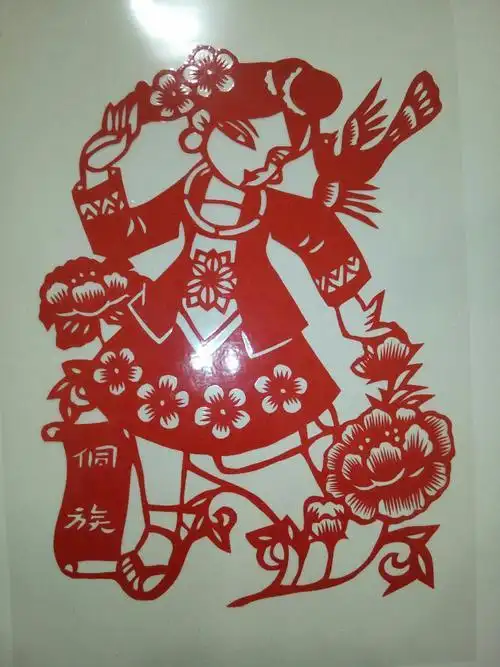 从非遗到文创她一直在做一件事黔东南苗族侗族自治州过二月二剪纸