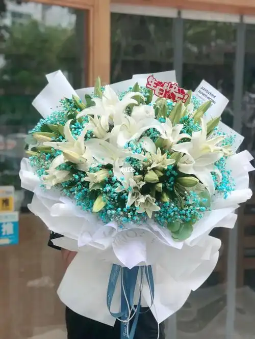 白百合满天星花束