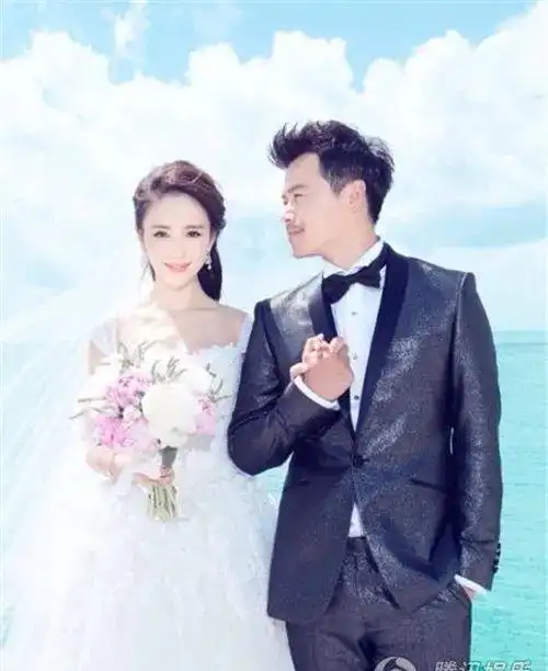 董璇牵手小11岁新男友,高云翔朋友圈痛哭:"我终于失去了你"