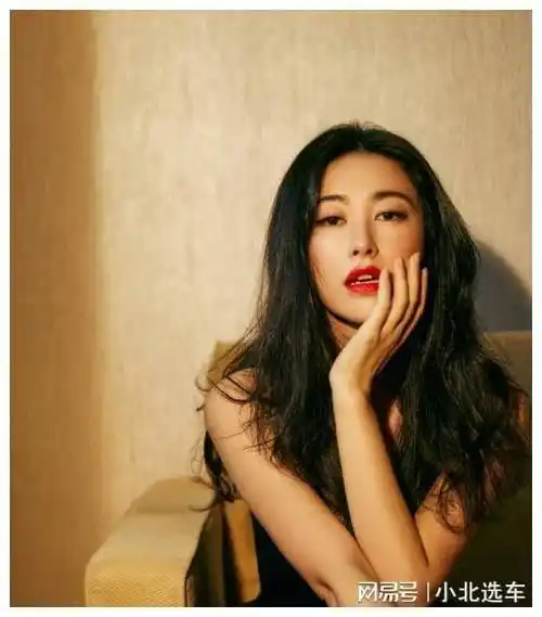 看完她压箱底的私照,我终于明白了_朱珠_拉波·埃尔坎_身材