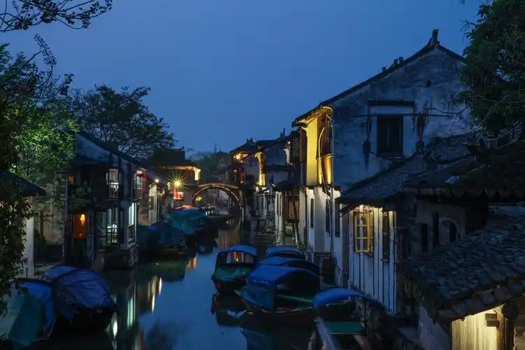 【夜游周庄】 寻找撩人的夜色