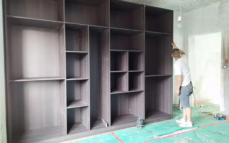 卧室衣柜长度3米2,内部可以这样设计,既美观又实用