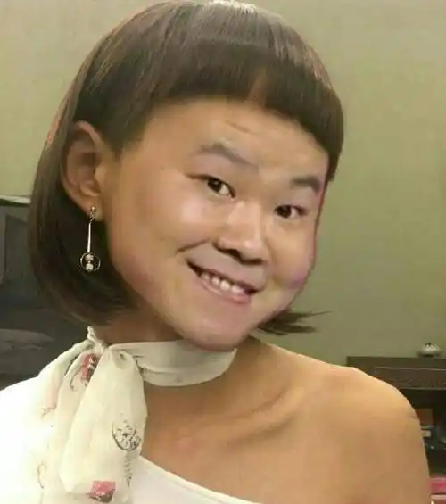 3:"孙老师你看我二吗?""ok!"4:不是我不想进去,是头太大啊!