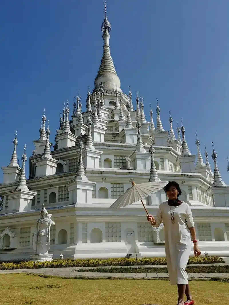 德宏芒市勐焕大金塔,有中国第一金佛塔,亚洲第一空心佛塔之称. - 抖音