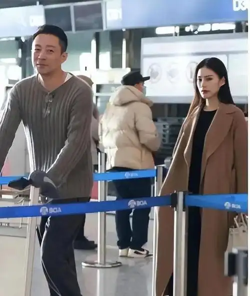 晒出超大钻戒告白妻子,再次成为台湾省女婿|恋情|张兰|胡歌老婆_网易