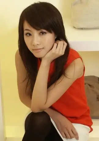 【图】粤语歌曲黑白照 甜美唱将邓丽欣深情献唱