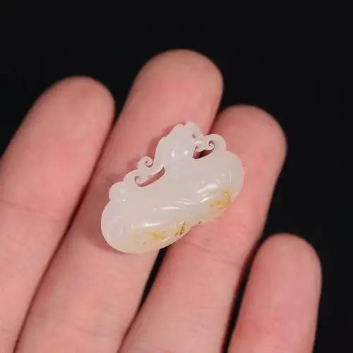 和田玉玉雕 貔貅呈瑞