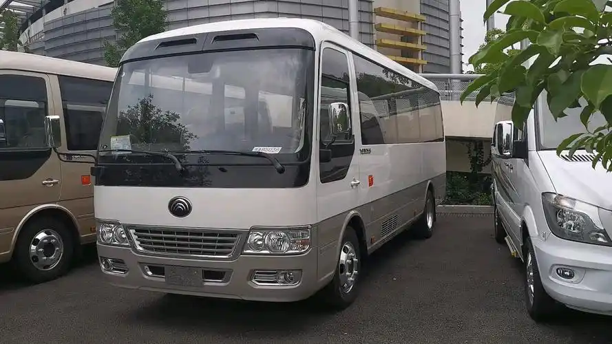 宇通t7客车,按自己的要求定制颜色logo等,这台为17座