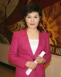 作为央视《新闻联播》的播音员,李瑞英的名字家喻户晓,她成了名副