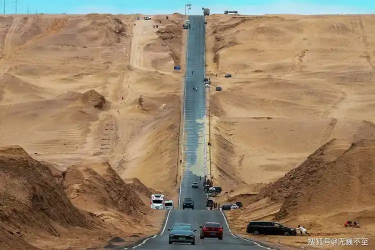 航拍青海网红国道:u型沙漠公路,雅丹魔鬼城_沙漠公路_国道_雅丹