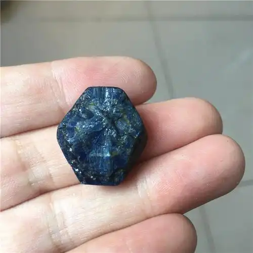 山东 天然无烧奇异蓝宝石原石 可收藏 加工 礼品 送证书