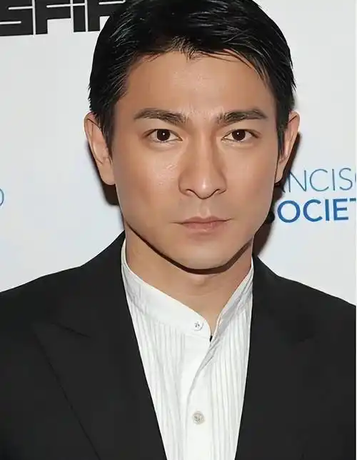 无滤镜真面目曝光,刘德华褶皱显老,苏有朋大姨相,张雨绮"扭曲脸"惹议