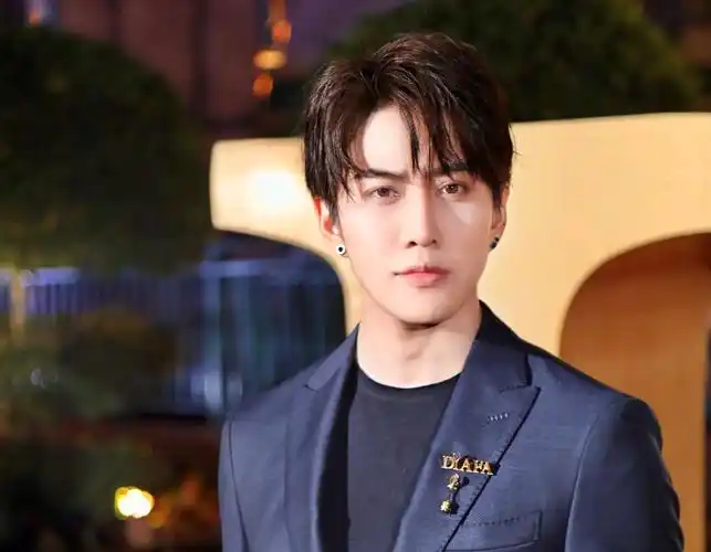 泰星mike大秀腹肌照展现撩妹好身材